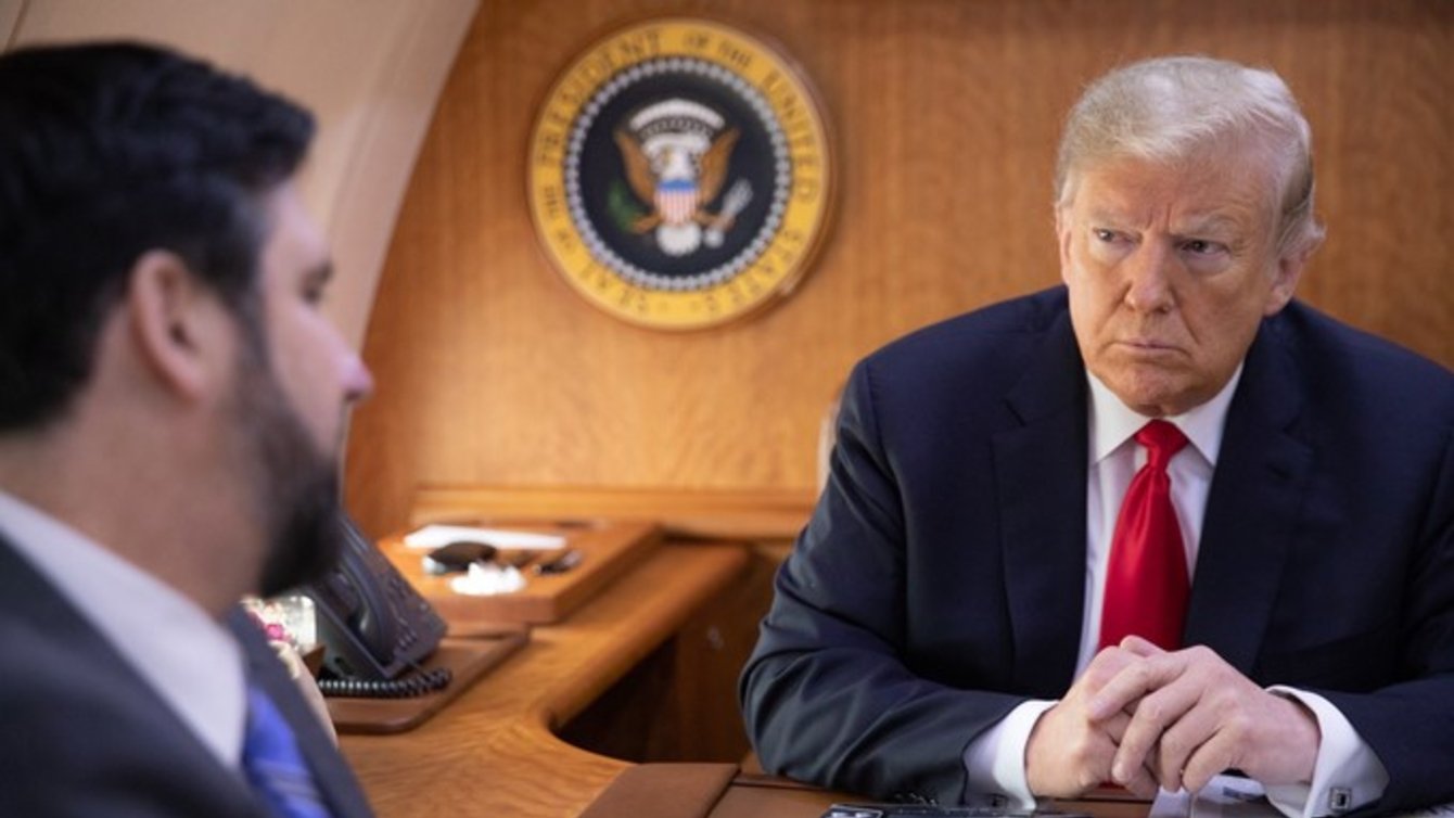 Trump is briefed by Michael Burnett about the mass shooting at the Tree of Life Synagogue in Pittsburgh