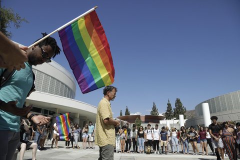 A professor offers a prayer during a rally by the LGBTQ Christian community at Azusa Pacific University to show support after the school reinstated a ban on same-sex relationships, October 1, 2018. Credit: Myung J. Chun/Los Angeles Times via Getty Images.